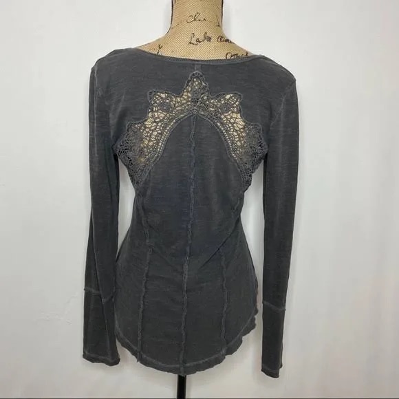 Women's Grey Keepsake Long-Sleeve Crochet-Inset Slub Henley Top - Picture 7 of 11